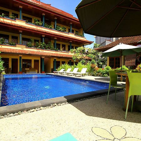 Dua Dara Inn Kuta Legian Exterior foto