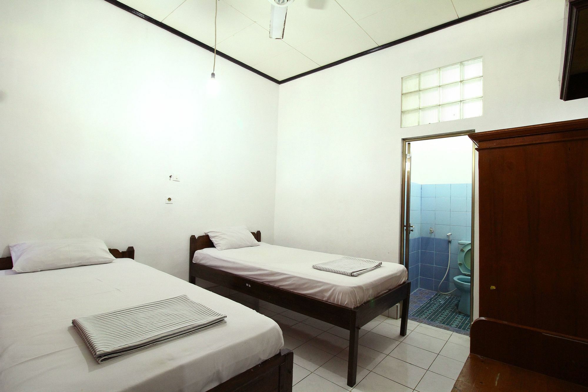 Dua Dara Inn Kuta Legian Exterior foto