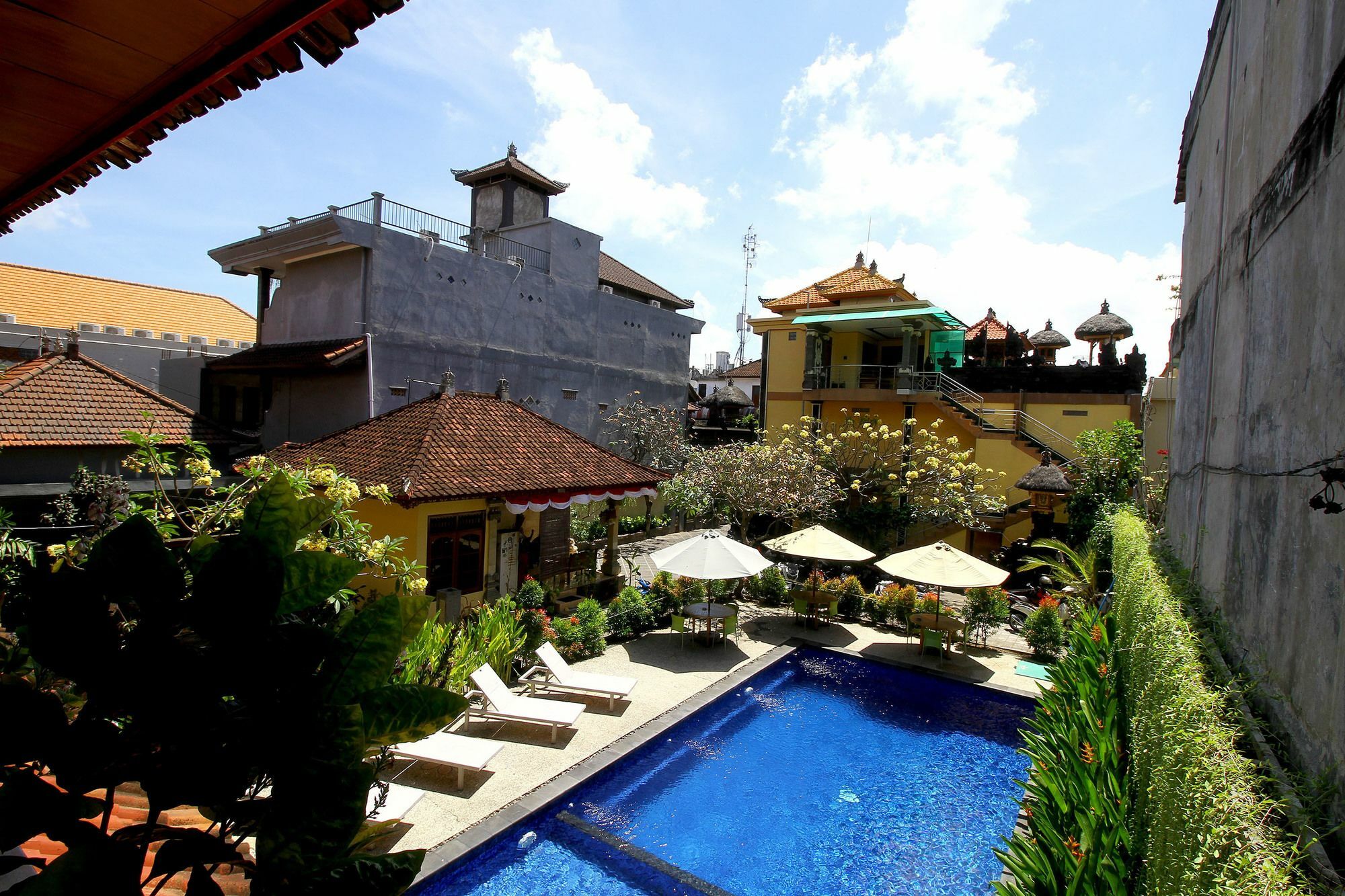 Dua Dara Inn Kuta Legian Exterior foto