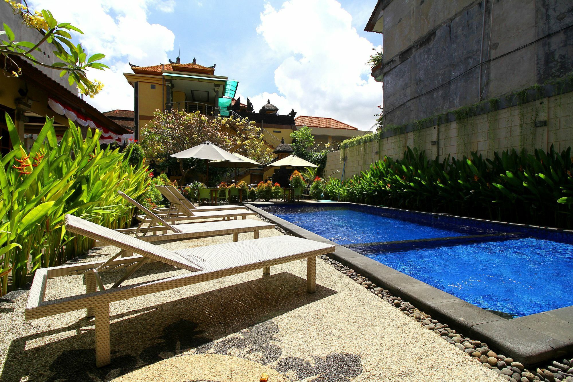 Dua Dara Inn Kuta Legian Exterior foto