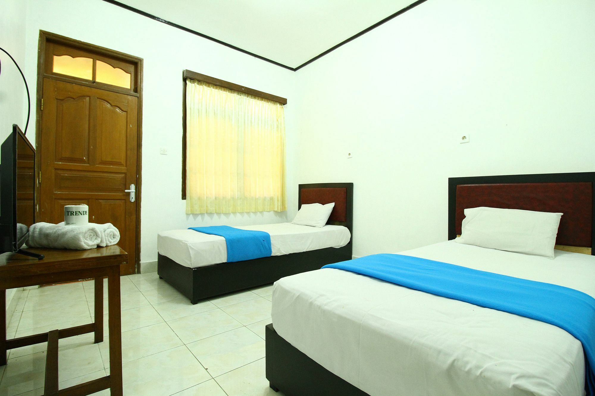 Dua Dara Inn Kuta Legian Exterior foto